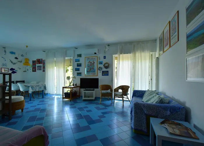 Attico Gabriella, Mare, Verde, Sole E Tranquillita Apartmán *